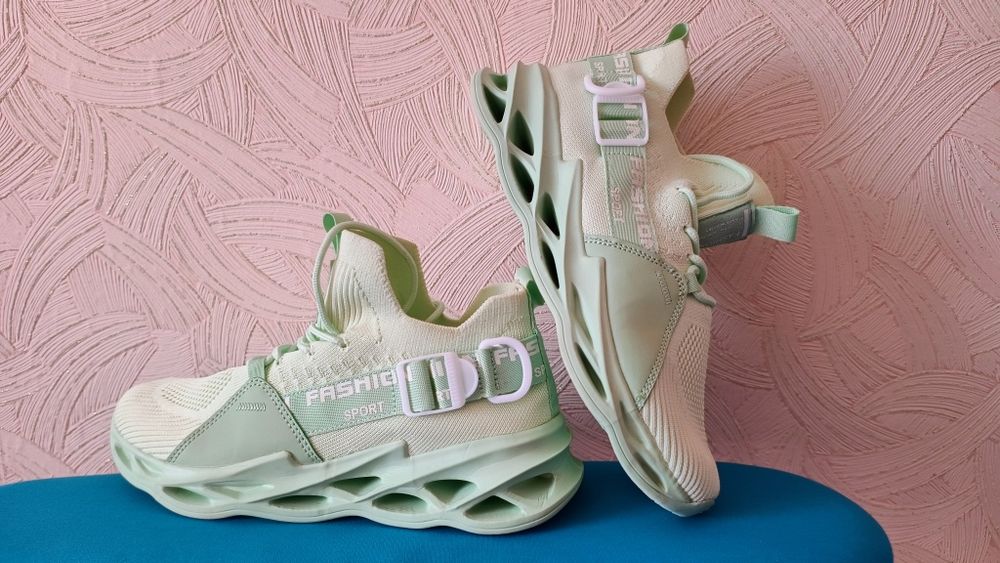 Жіночі кросівки текстиль.