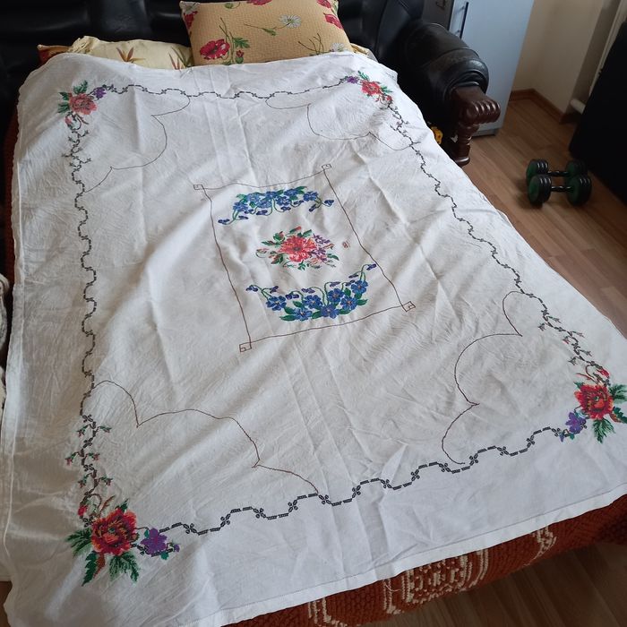 Продаю вишитий рушник та скатертину