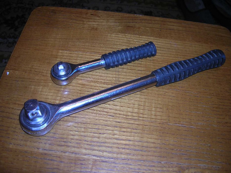 ДВЕ ШТУКИ GRZECHOTKA HI-TEC с квадратами 12.7мм(1/2"), 6.35мм(1/4")