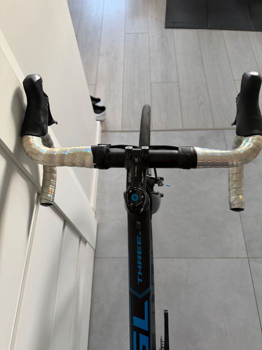 Rower szosowy Fuji SL 3.3, full carbon, czarny mat, Shimano 105, rozmiar 52