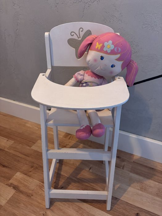 Drewniane krzeselko do karmienia lalek