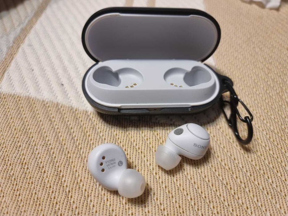 Earbuds Auriculares Wireless WF C700N com protecão preta e em estado novo!