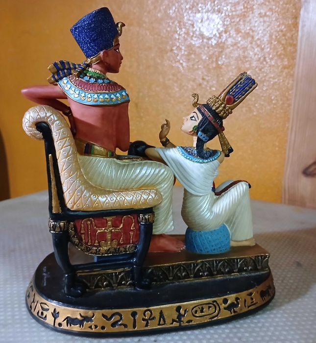 Artesanato Egípcio: estatueta pintada à mão