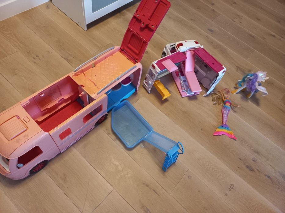 Barbie- kamper, karetka,rower, syrena, inne.