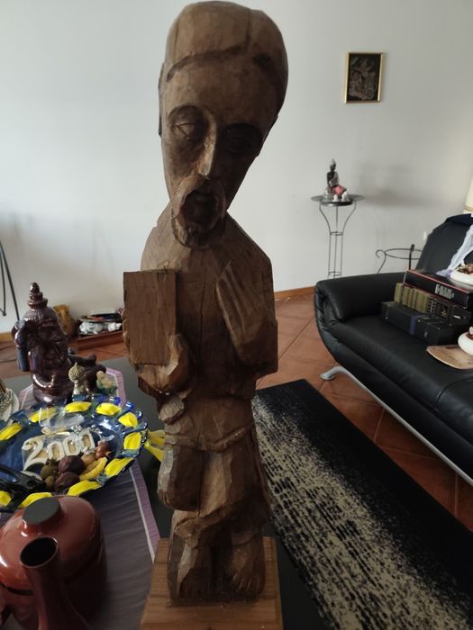 Estatueta em madeira antiga
