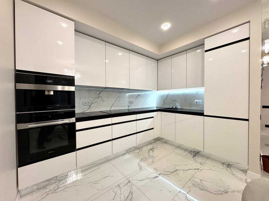 Котедж  з власним гаражем  Петра Полтави центр   300000