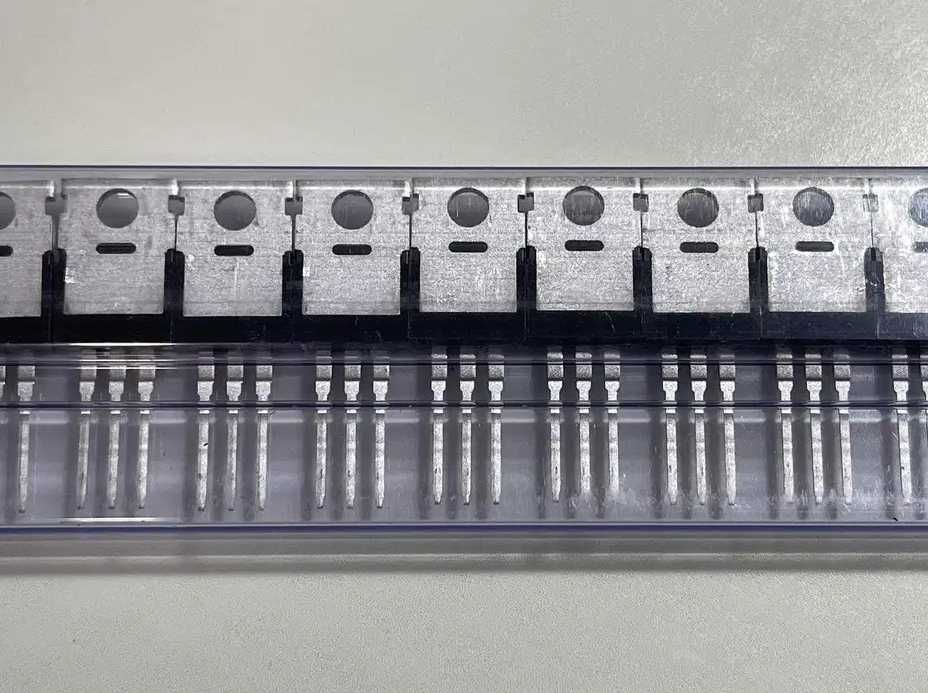 Транзисторы YH3205Z для ремонта инверторов Volt Polska и др