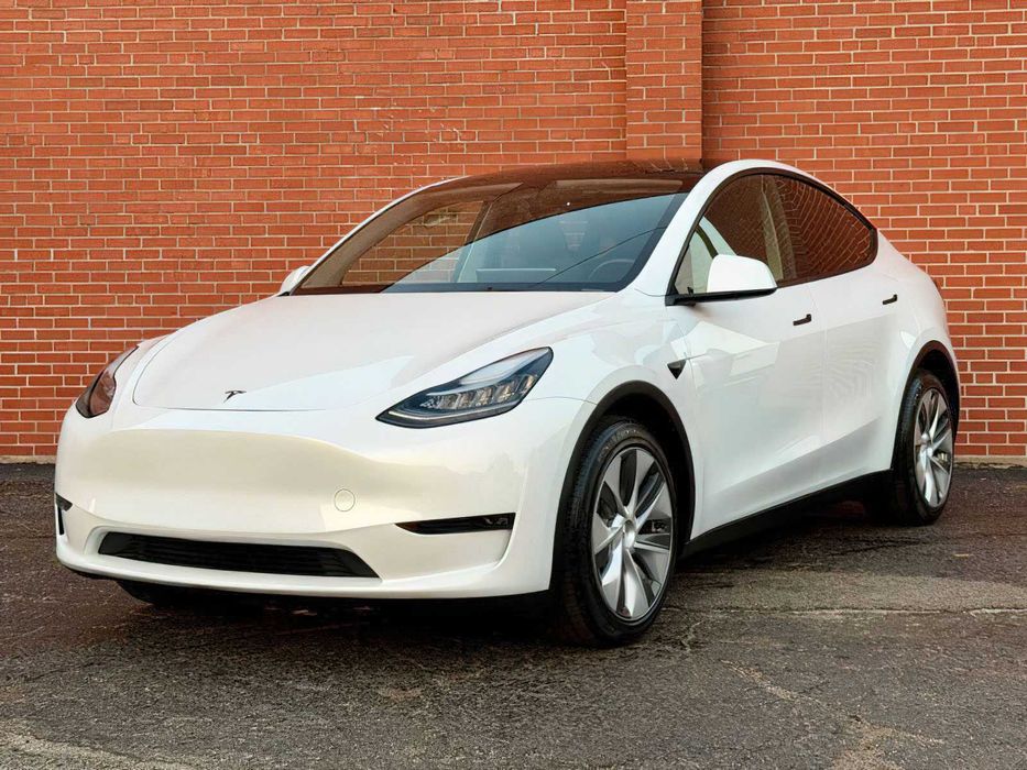 Tesla Model Y Long Range      2023