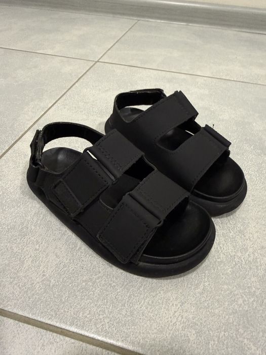 Дитячі сандалі zara