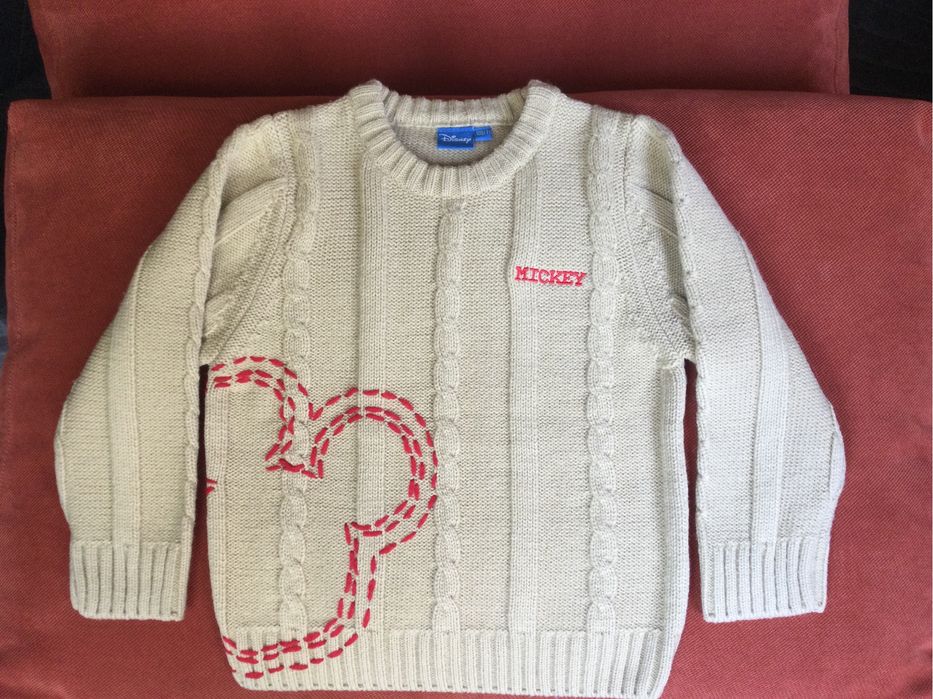 Свитер бежевый