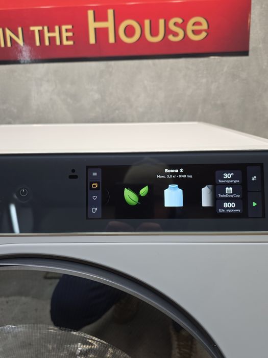 Найтехнологічніша пральна машина Miele W2 модель WQ1000 2025 рік