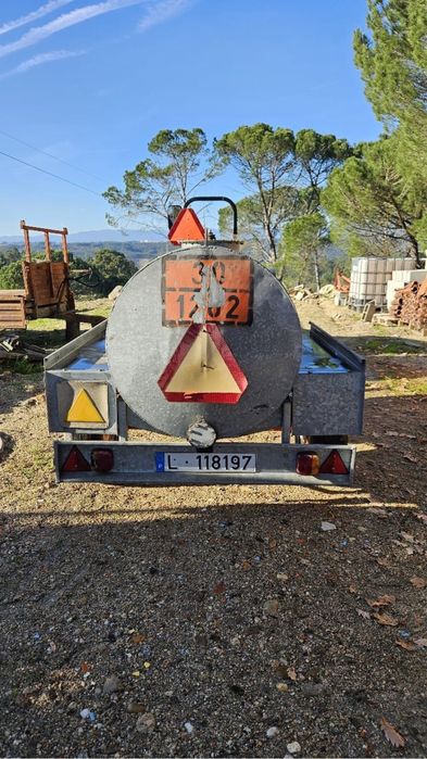 Reboque Cisterna Transporte de Gasóleo