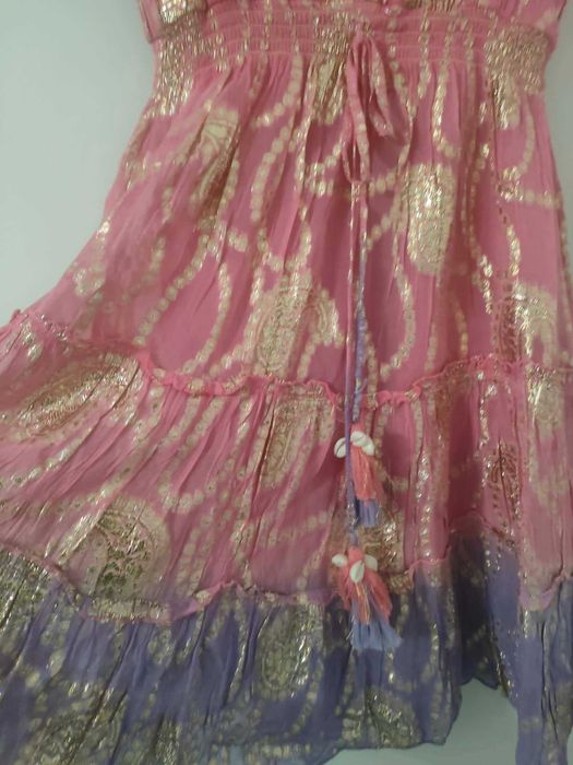 Różowo fioletowa sukienka w stylu boho Bibione