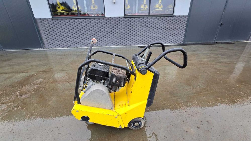 Piła na wózku przecinarka do betonu asfaltu Wacker Neuson z napędem