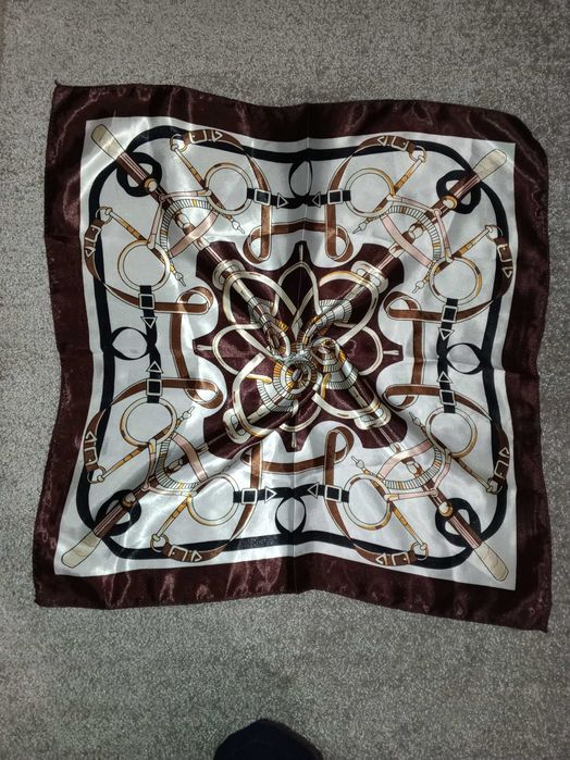 Nowa satynowa chusta / apaszka 50x50 cm – stylowy dodatek