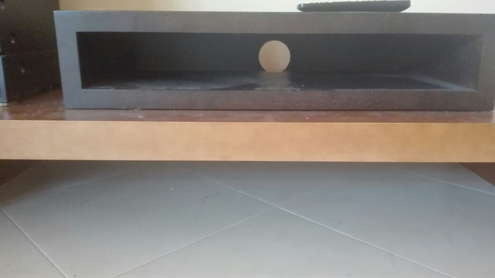 BAIXA DE PREÇO: Móvel de TV/Aparador madeira maciça/ PARA DESOCUPAR