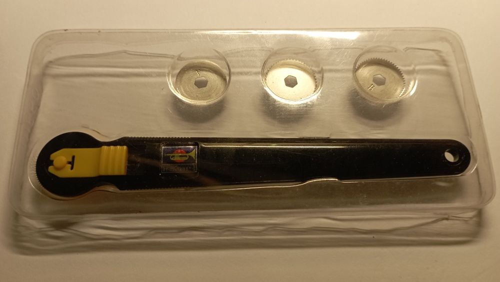 Каток для нанесения имитации заклепок