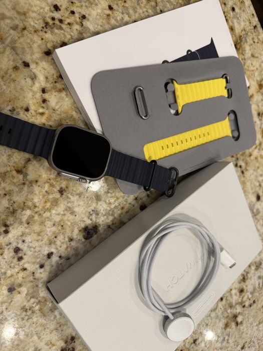 Apple Watch Ultra + 2 paski Ocean (GPS + Cellular 49mm)