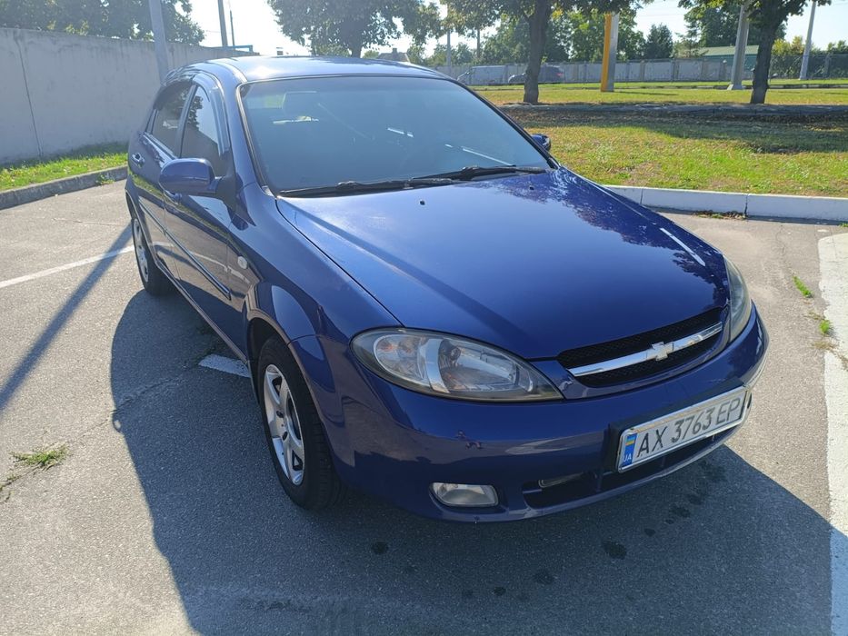 Продам гарний автомобіль Шевроле лачеті