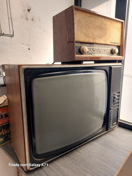 Televisão e rádio antigos