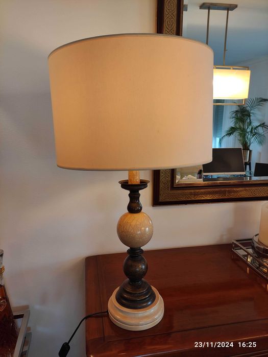 Dois candeeiros de mesa