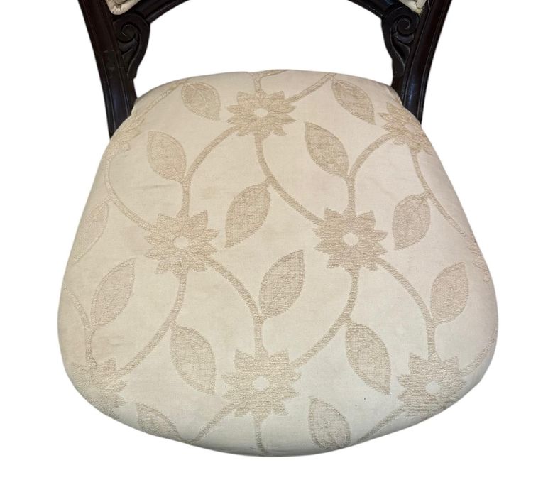 Par de Cadeiras Românticas