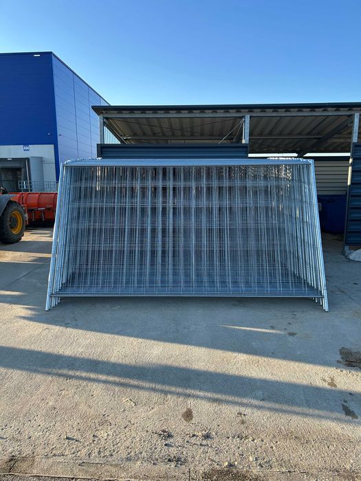 Kompletny zestaw ogrodzenia tymczasowego 50m – stopy + klamry w cenie