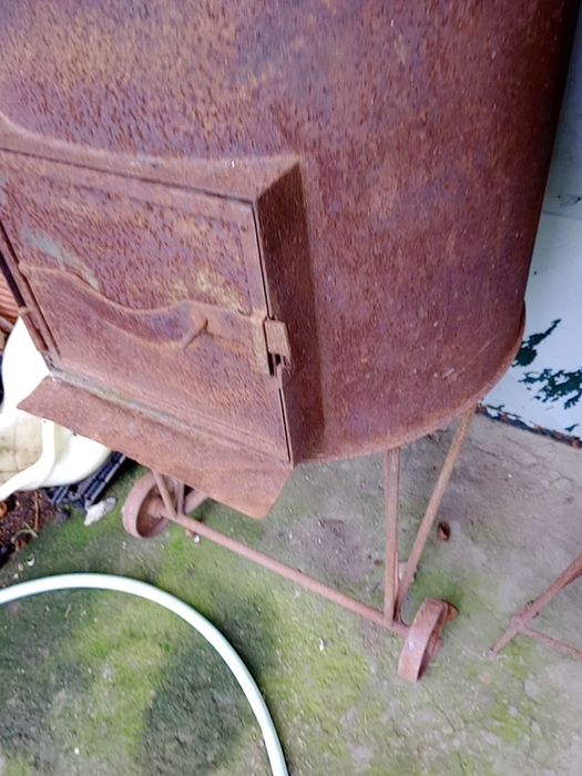 Forno a lenha com rodas