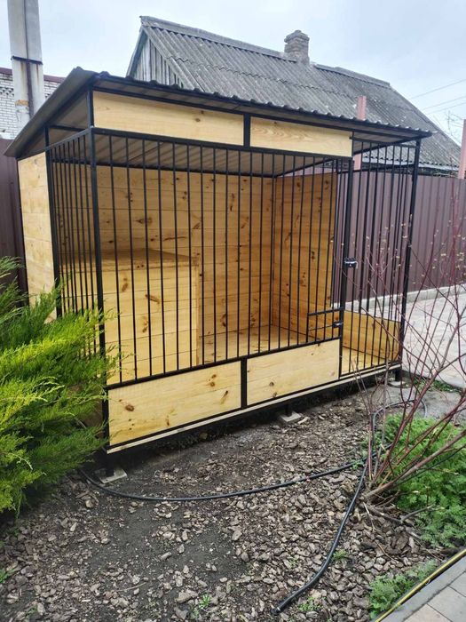 Вольер для собаки.