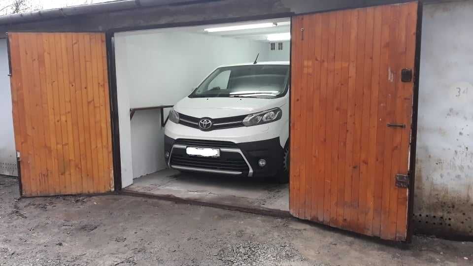 Garaż murowany, magazyn Spadochroniarzy, Ugorek