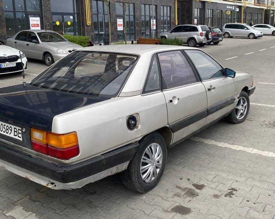 Audi 100 1985 року