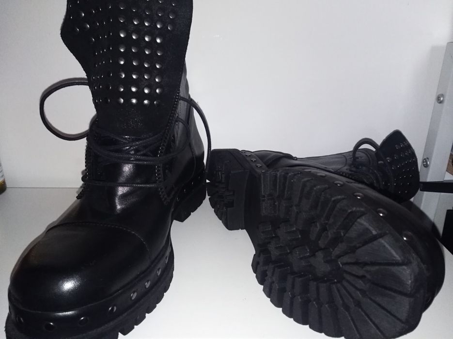 Botas em pele sem uso tamanho 39