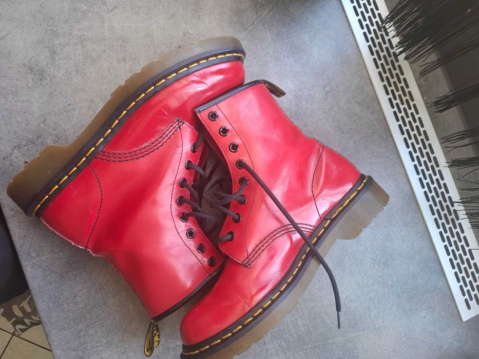 Butu Dr. Martens Red
