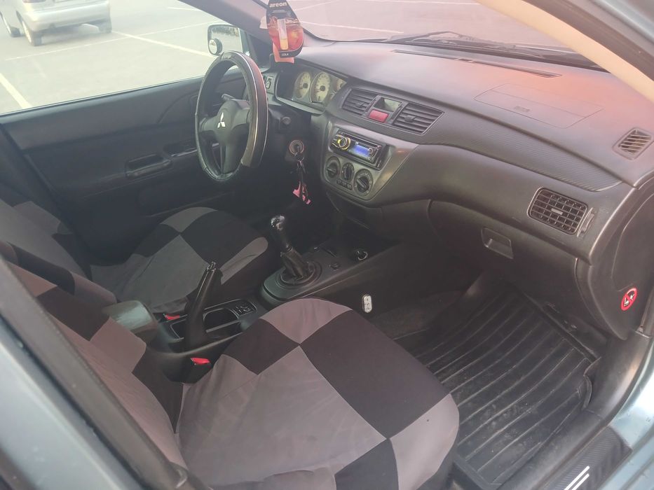 Продам Mitsubishi Lancer.