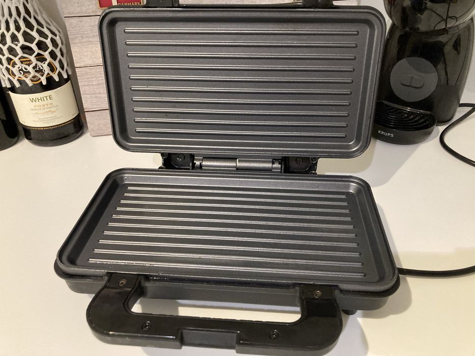 Sanduicheira FLAMA Grill (900 W)