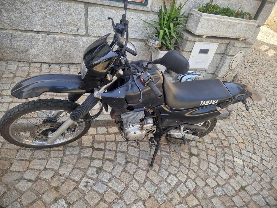 Yamaha XT 600 preto