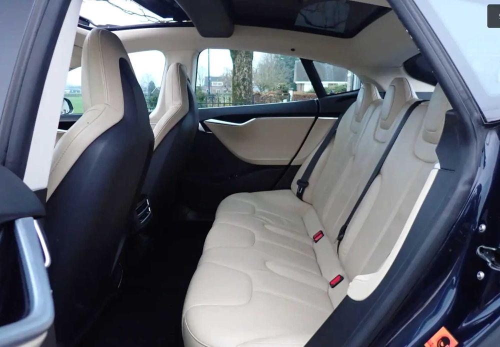 Tesla Model S
85 CCS