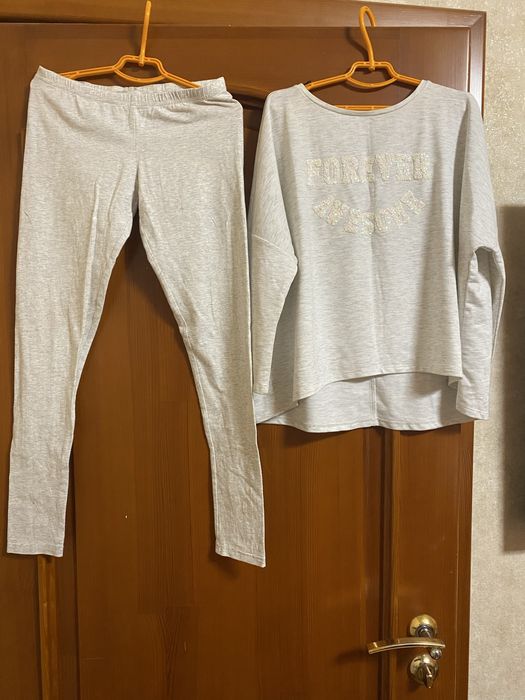 Лосіни 2 шт футболка 1 кофта 1 для дівчинки на 9-11 років один лот