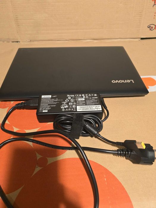 Laptop LENOVO IDEAPAD 330-15ICH 81FK 15,6 " I5 RAM 12 GB + ZASILACZ