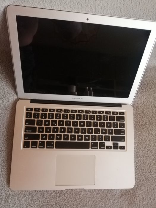 MacBooki air 13 A1466 na części duży wybór ładny stan klapy spód matryce dyski twarde baterie płyty główne  wentylatory karty sieciowe i inne