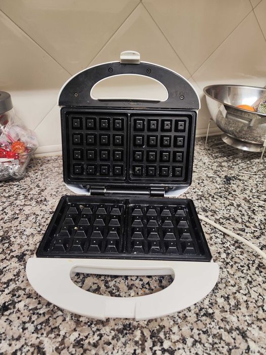 Máquina de Waffles LISTO – Branca (Como Nova)