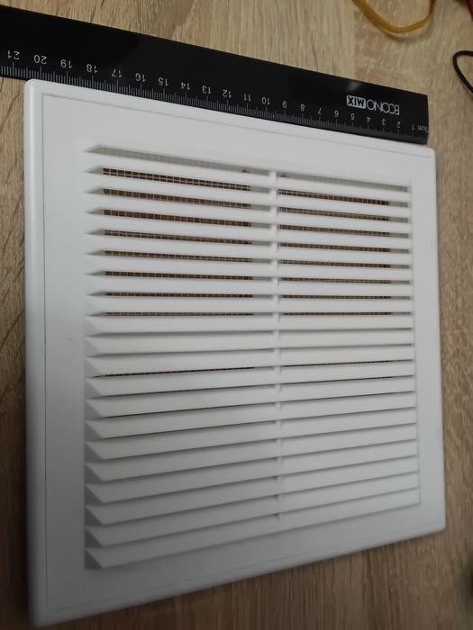 Продам нову вентиляційну решітку, розмір 20,5 см х 20,5 см