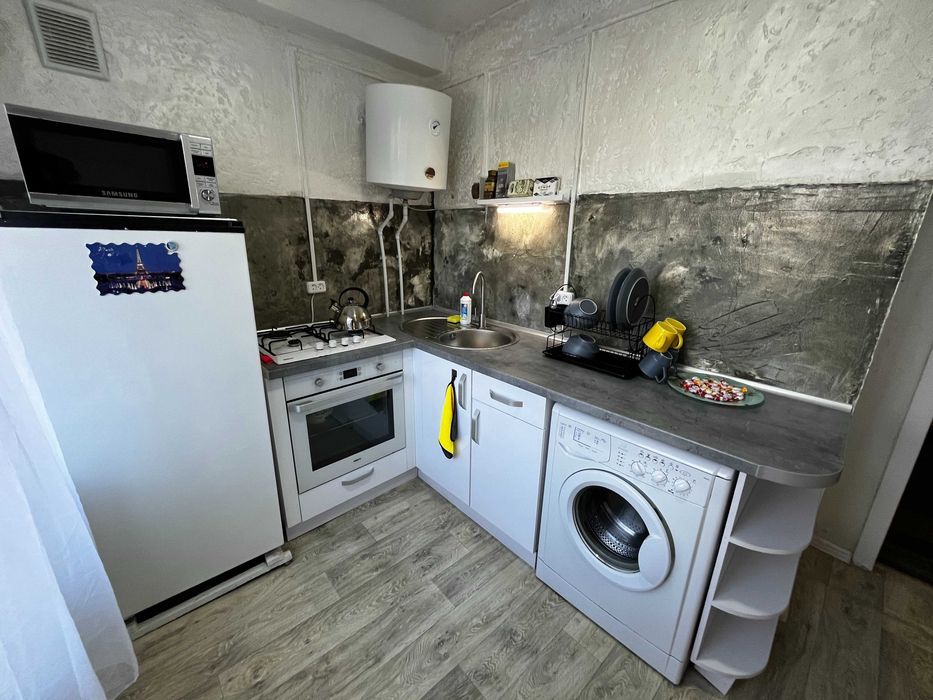 Подобово 1 поверх СВІТЛА посуточно квартира Слов'янськ