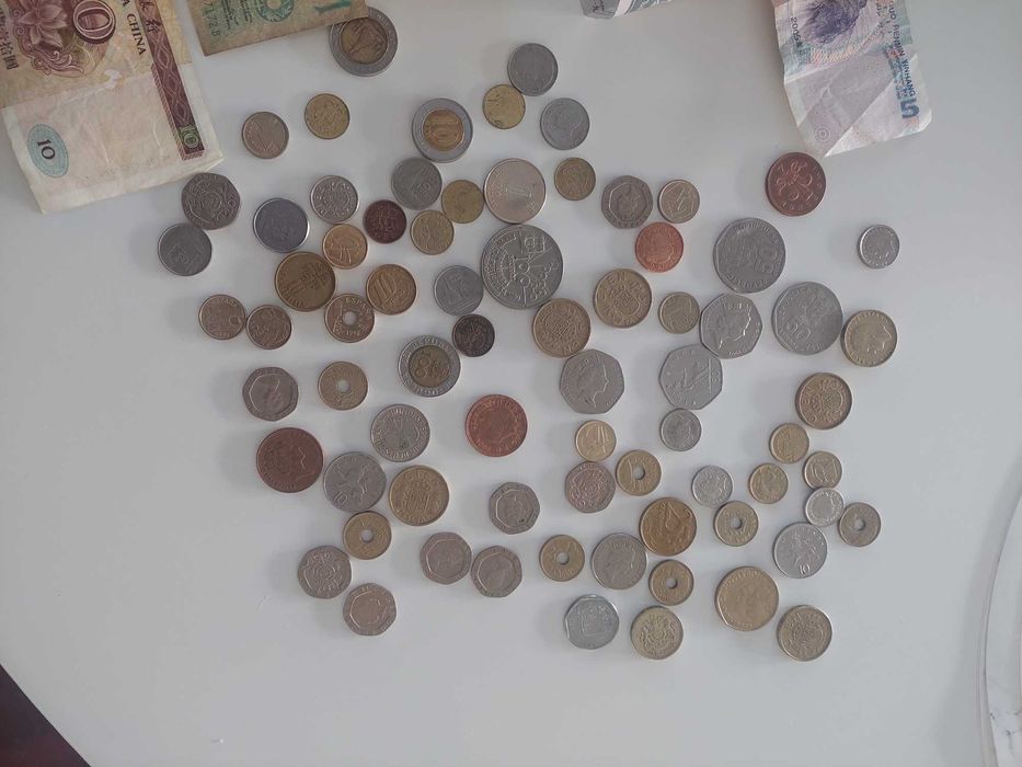 Colecção de moedas e notas