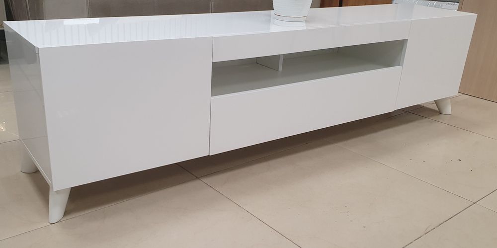Тумба під ТВ. Білий глянець. На ніжках