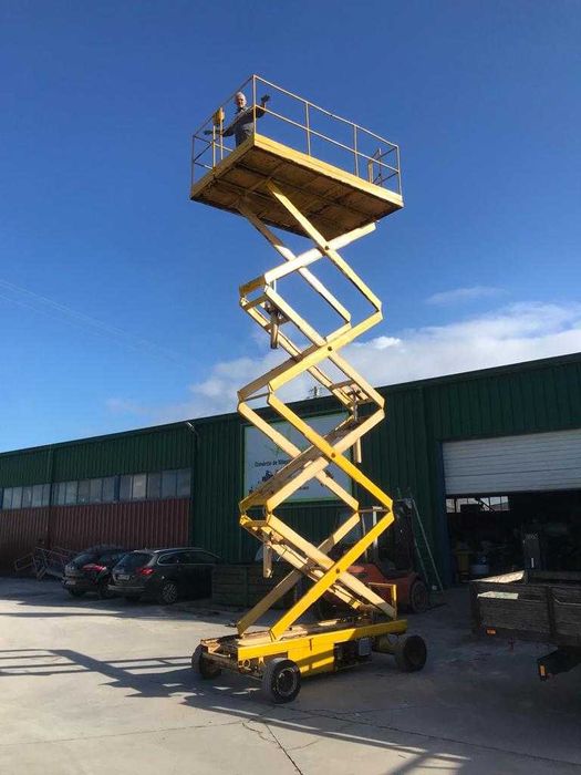 Plataforma Elevatória amarela 8m