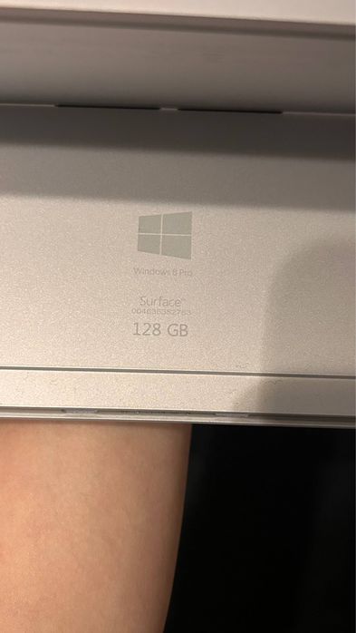 Планшети Microsoft Surface pro 3 з цілим екраном
