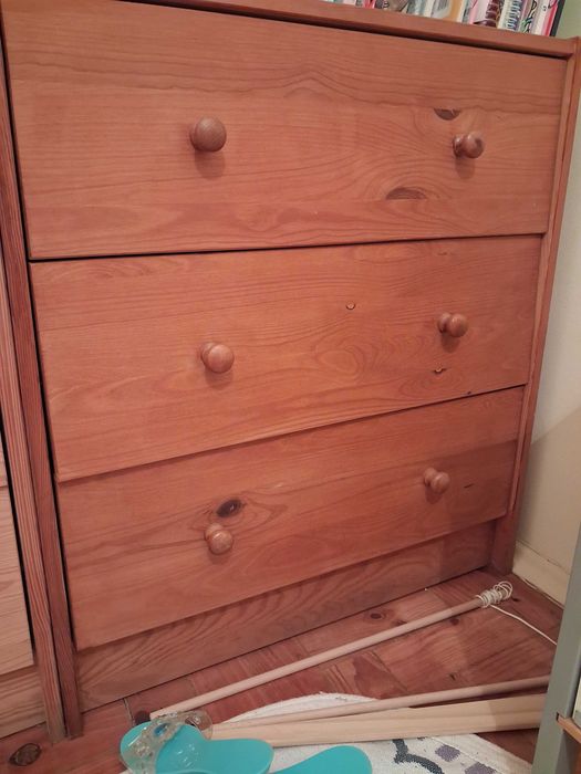 Comoda pequena IKEA