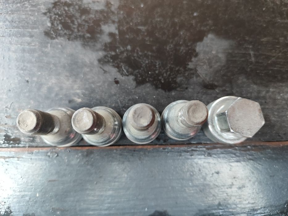 Продам секретні болти