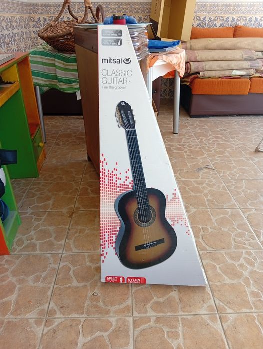 Guitarra mitsai clássica (basicamente nova)